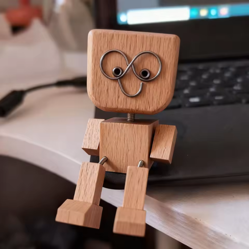 تمثال رجل خشبي مرح يهتز لتزيين لوحة القيادة، دمية خشبية بأقدام تهتز مع غطاء كحامل معطر جو خشبي للسيارة